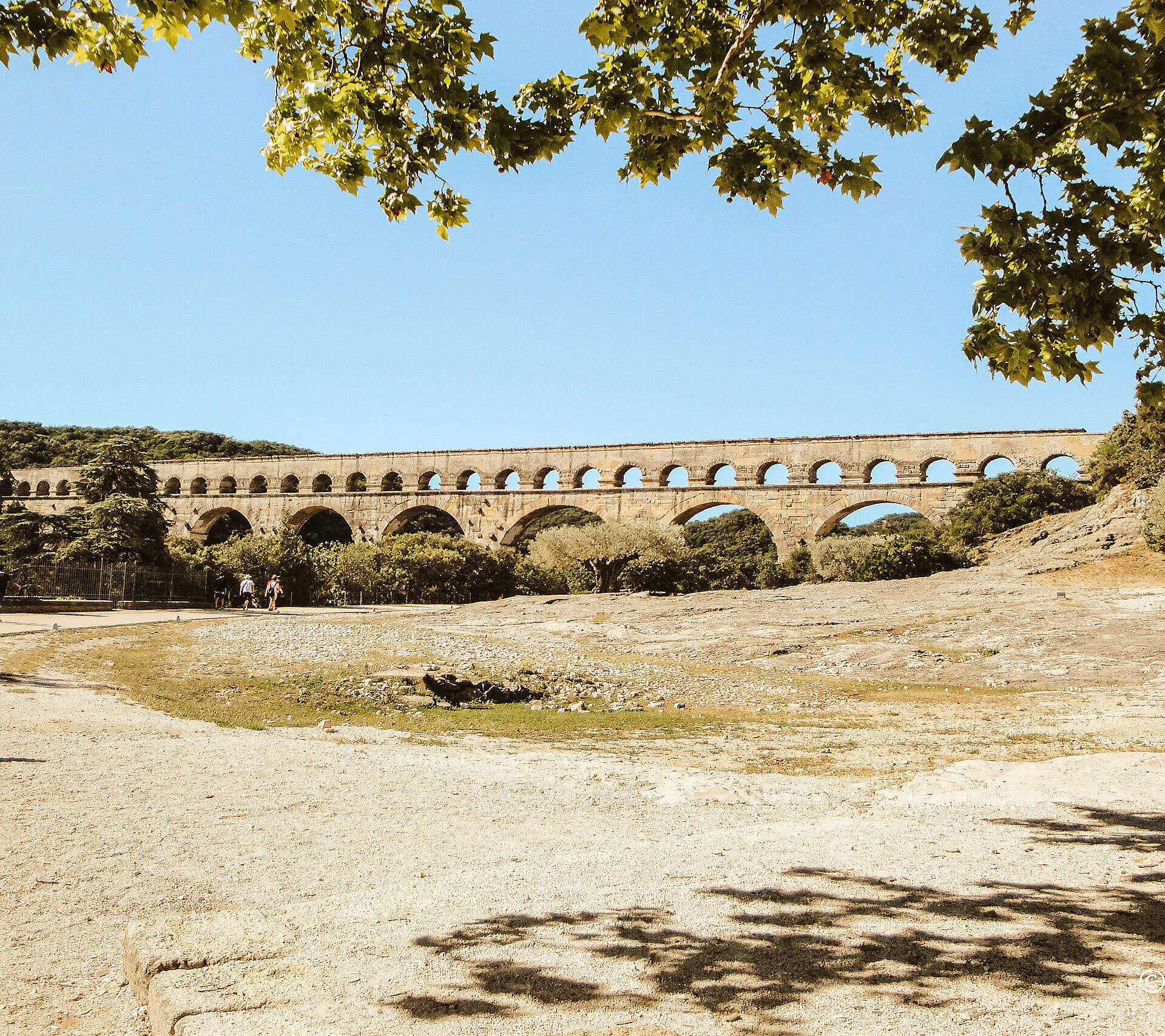 Blick zur Pont du Gard