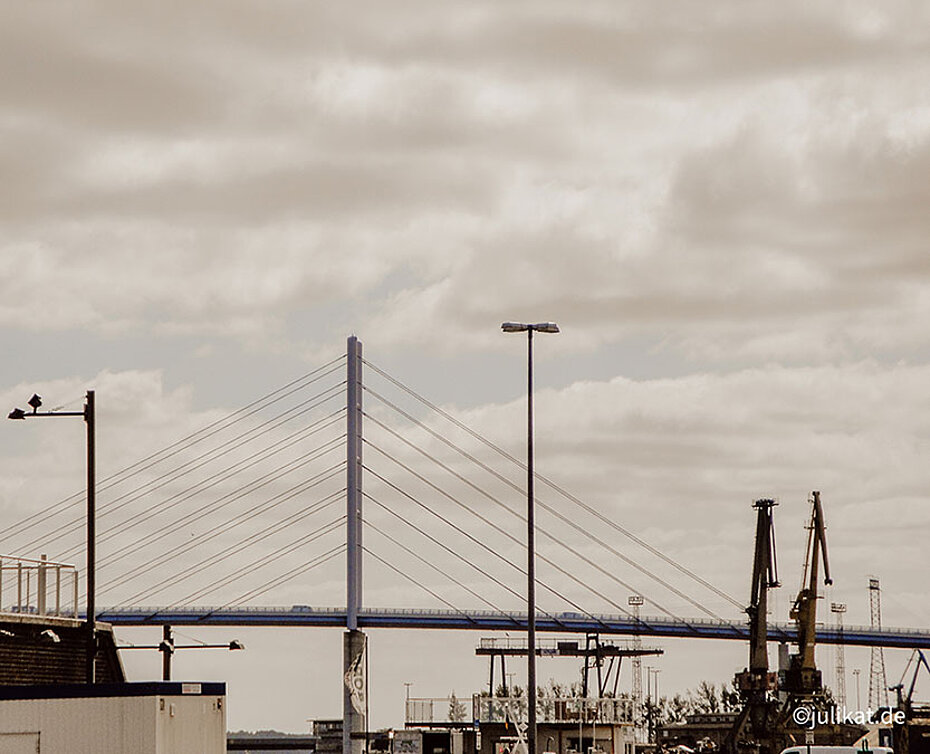 Blick auf die Rügenbrücke vor Stralsund